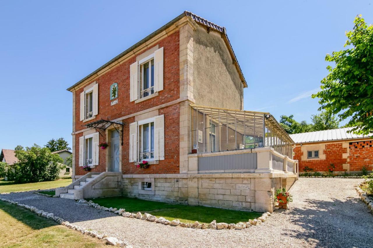 Maison Qui S'Y Frotte S'Y Pique Robert-Espagne Luaran gambar