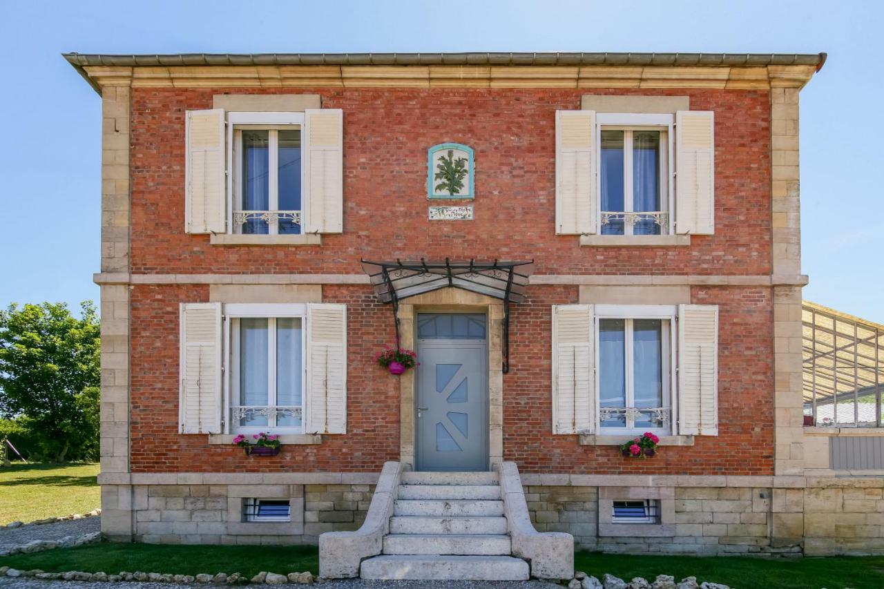 Maison Qui S'Y Frotte S'Y Pique Robert-Espagne Luaran gambar