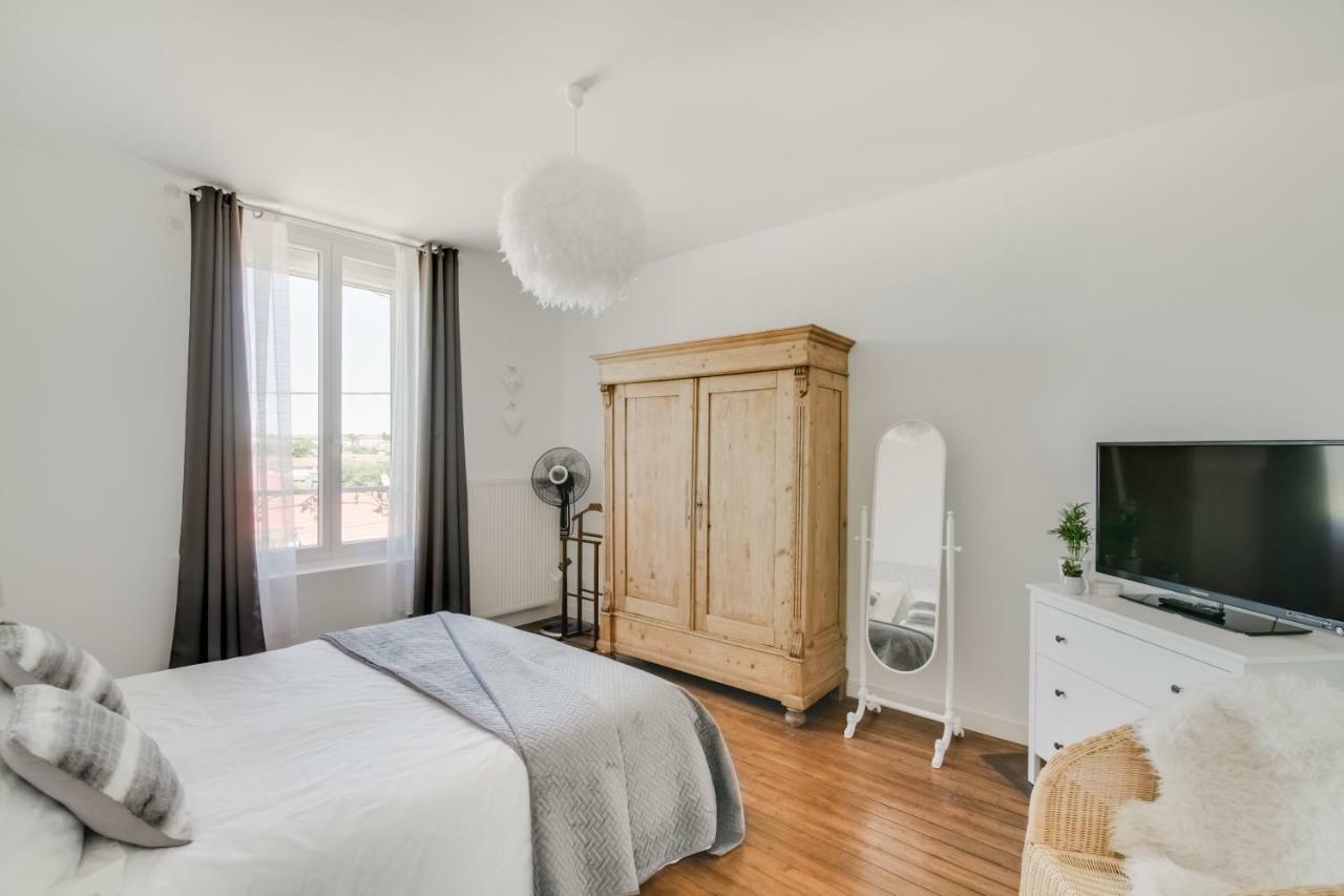 Maison Qui S'Y Frotte S'Y Pique Robert-Espagne Luaran gambar