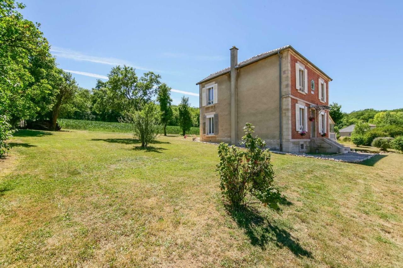 Maison Qui S'Y Frotte S'Y Pique Robert-Espagne Luaran gambar